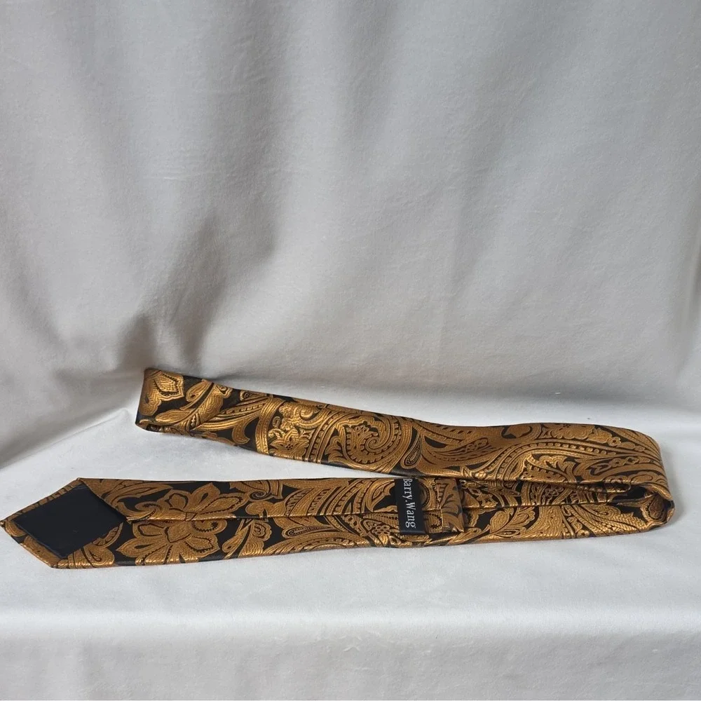 Barry.Wang Men's Gold & Black Paisley Woven 100% Silk Necktie Pointed Style